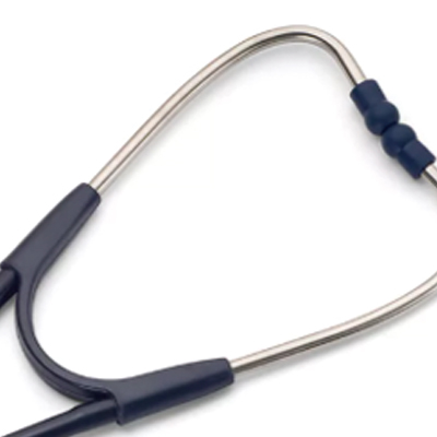 耳の角度に合わせて調整できる回転可能なバイノーラル